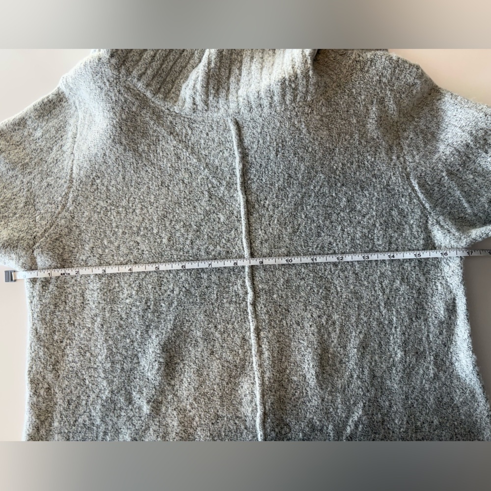 Le Château NWT Heathered Grey Turtleneck Sweater Size M - Picture 8 of 9